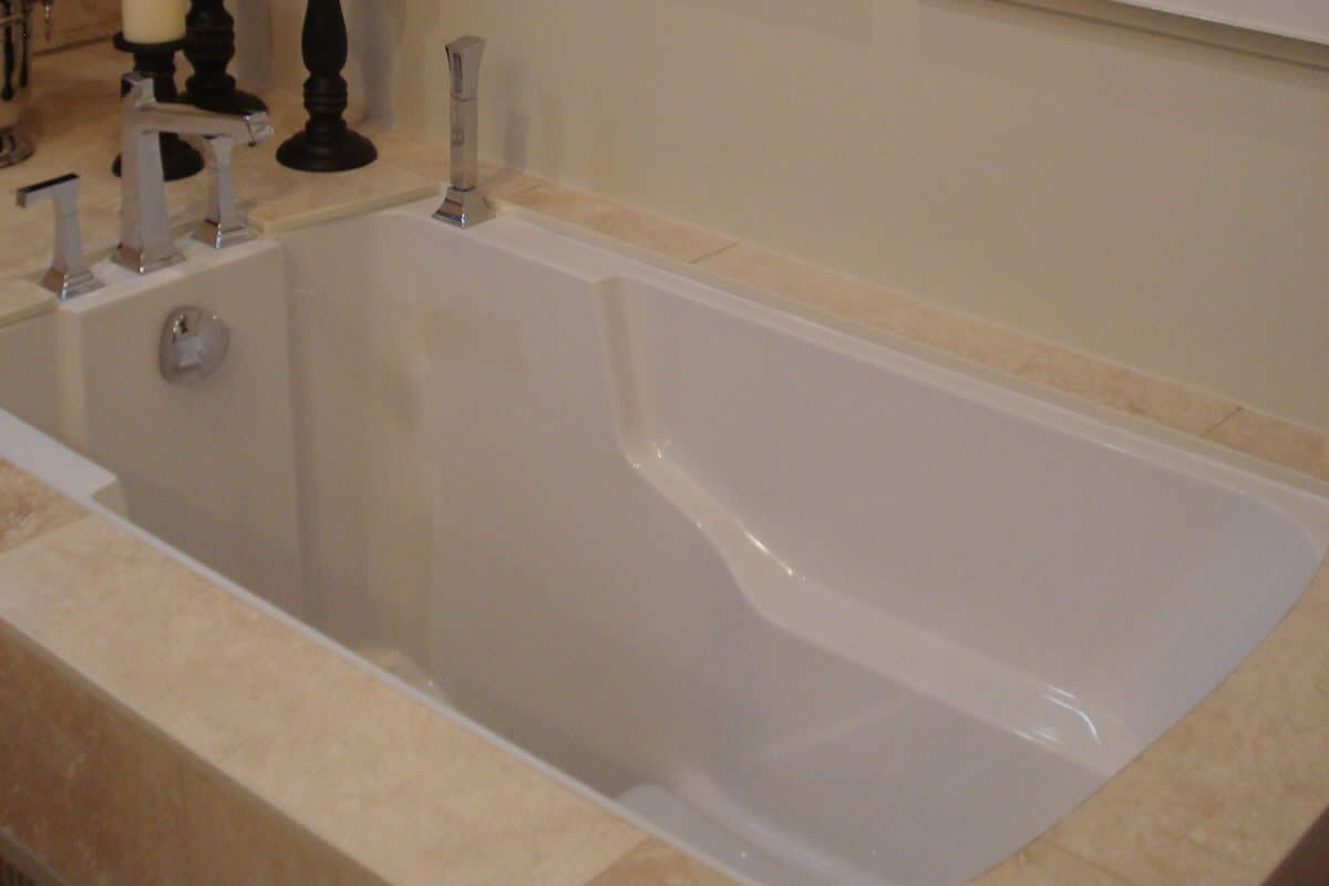 Deep Soaking Tub, Ontario, Canada - Cabuchon